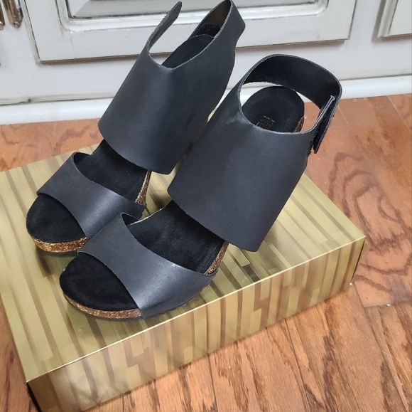Kenneth Cole black leather high heel sandals - Picture 1 of 7